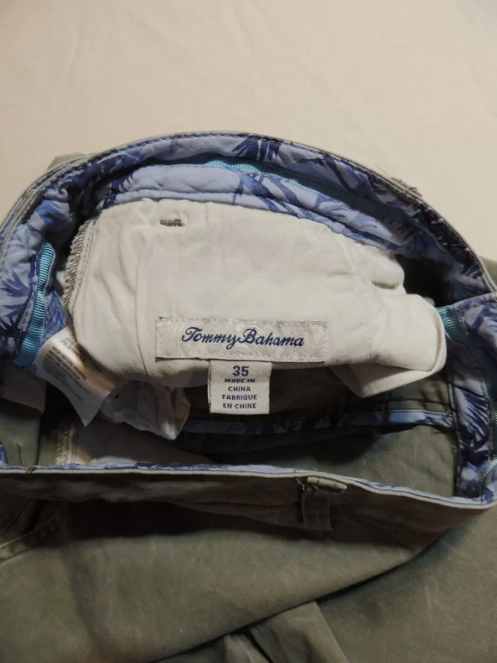 Tommy Bahama Shorts Men Size 35 Gray Pockets Casual Outdoor BBQ Cooking Shorts